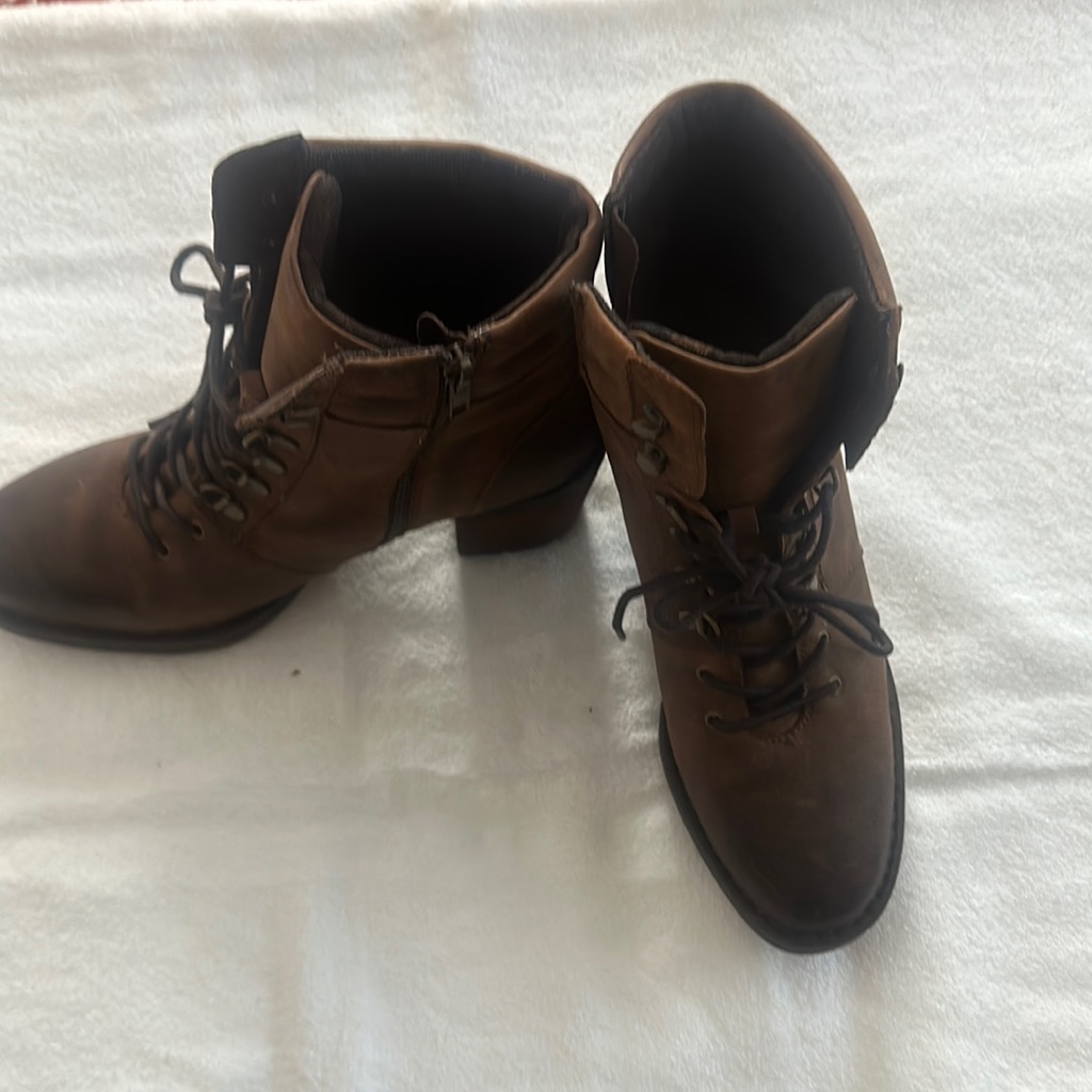 Born Sleek Brown Leather Boots With Durable Soles And Stylish Design